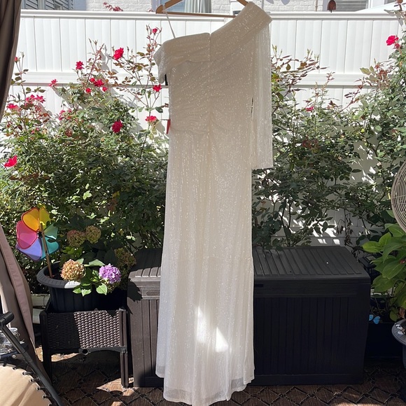 Ieena x Mac Duggal - White Sequined Drop Shoulder Faux Wrap Gown - Size 10 - Picture 13 of 17